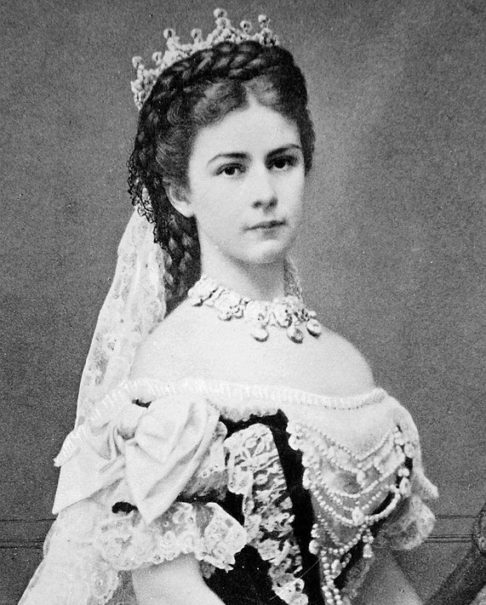 Segundo a equipe, os objetos pertenciam especificamente a Alexandre Jagiellon (Grão-Duque da Lituânia e Rei da Polônia), Isabel da Áustria (foto) e Barbara Radziwiłl (esposas de Sigismundo II Augusto, um dos sucessores de Jagiellon).