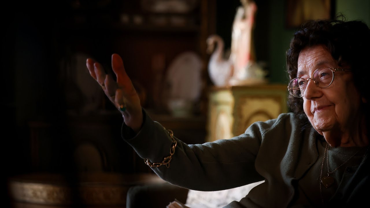 Maria Teresa Horta - Jornalista e escritora portuguesa que teve obras censuradas durante a ditadura salazarista, no início dos anos 70. Foi julgada por “abuso da liberdade de imprensa” junto com outras duas escritoras, no que ficou conhecido como Caso das Três Marias. É uma das lideranças feministas mais famosas do país ibérico.
