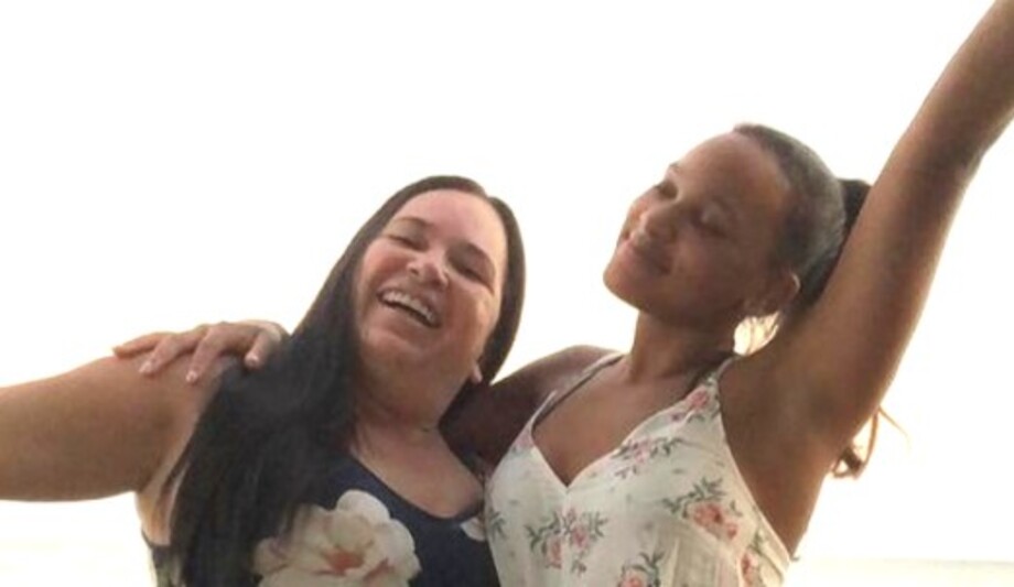 Rebeca é filha de Rosa Santos, que teve outros sete filhos e criou todos sozinha trabalhando como empregada doméstica. Com os rendimentos do trabalho, ela pagou os treinamentos da ginasta quando ela ainda era criança. A multicampeã brasileira precisou superar três lesões no joelho, sendo submetida a cirurgias para seguir competindo.
