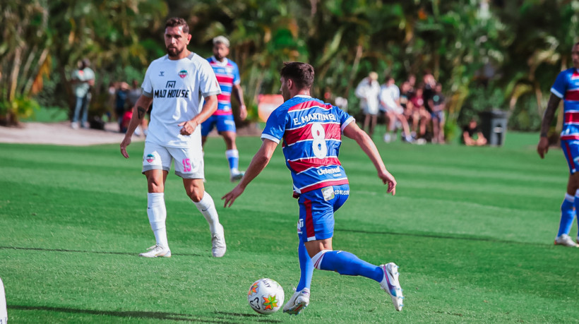 Meia Emmanuel Martínez no amistoso Miami United x Fortaleza pela Orlando Cup