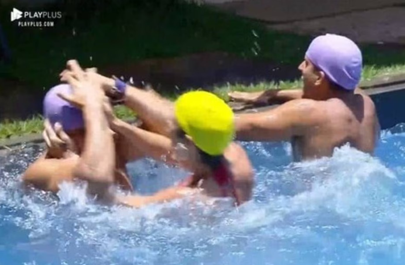 Nesta mesma edição, Cátia Paganote, ex-paquita da Xuxa, também foi expulsa por dar um tapa na cabeça de Evandro Santo, que interpretava o personagem Christian Pior, no extinto Programa Pânico na TV.