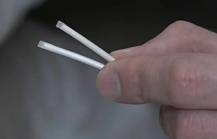 Diferentemente de medicamentos regulamentados, esses implantes não passaram por todas as etapas de testes necessários para avaliar doses seguras, contraindicações e efeitos colaterais.