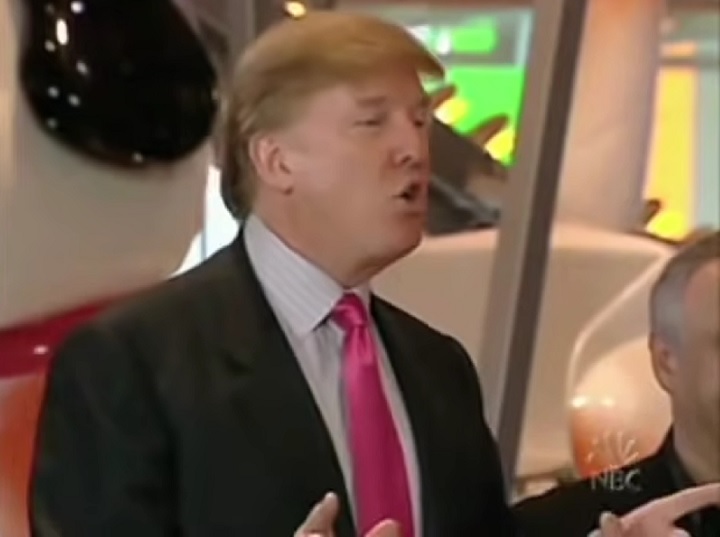 Ele também foi o anfitrião do reality show The Apprentice, que aumentou ainda mais sua visibilidade nacional.