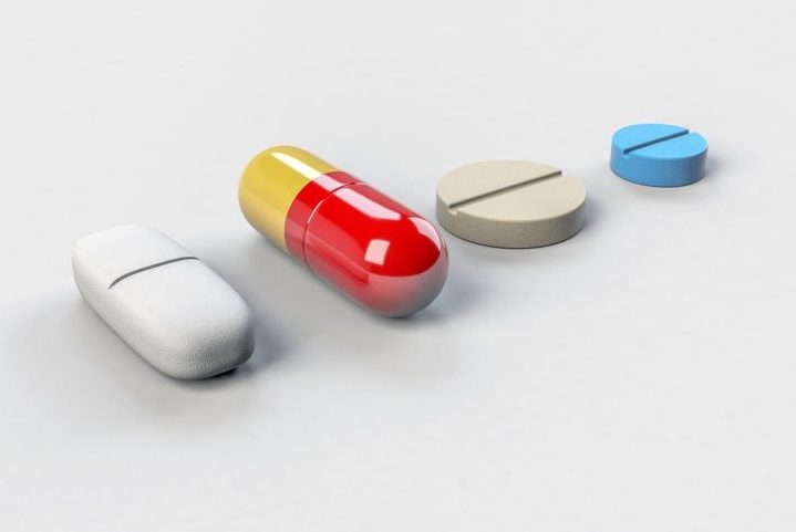 Uma novidade significativa dessa norma é a corresponsabilidade atribuída às farmácias de manipulação, que agora podem ser responsabilizadas em casos de má prescrição ou uso inadequado indicado por profissionais de saúde, destacou a SBEM.