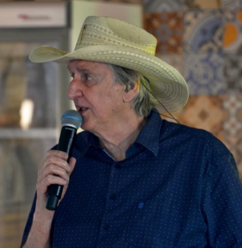 Sérgio Reis - 23/06/1940 (84 anos). É uma das maiores figuras do sertanejo no Brasil, com uma carreira que atravessa várias gerações. Seus sucessos, como Panela Velha e Cavalo de Crinas, fazem parte do imaginário de milhões de fãs do gênero.