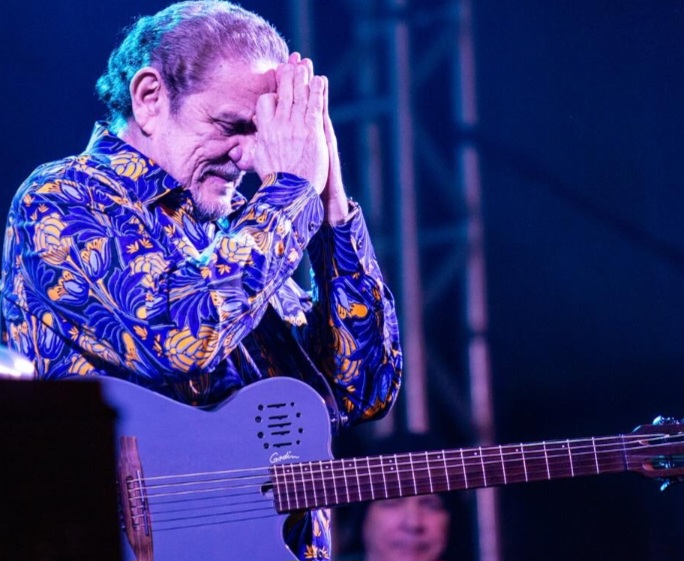 Zé Ramalho - 03/10/1949 (75 anos). Um dos grandes nomes da música brasileira, misturando rock e música nordestina. Seus sucessos, como Admirável Gado Novo e Anunciação, continuam emocionando gerações com sua voz única e letras poéticas.