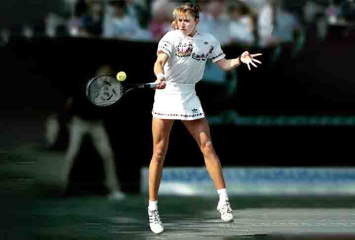 A alemã colecionou conquistas na carreira. Entre elas, Australian Open (1988-90, 1994), Roland Garros (1987-88, 1993, 1995-96, 1999), Wimbledon (1988-89, 1991-93, 1995-96), US Open (1988-89, 1993, 1995-96) e Olimpíada de Seul (1988).