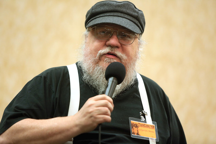George Raymond Richard Martin, o R.R.Martin, é americano, nasceu em 20/9/1948 e é especializado em livros de ficção e fantasia para crianças, adolescentes e jovens em geral. 