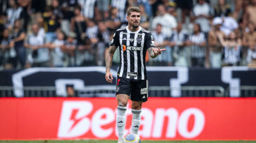 Após partida contra o Cruzeiro neste sábado (18), Bernard e Arana disseram que estão conversando com o companheiro de Galo
