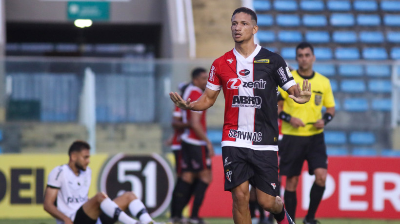 Atacante Kiuan comemora gol no jogo Ferroviário x Treze, no PV, pela Eliminatória da Copa do Nordeste 2025
