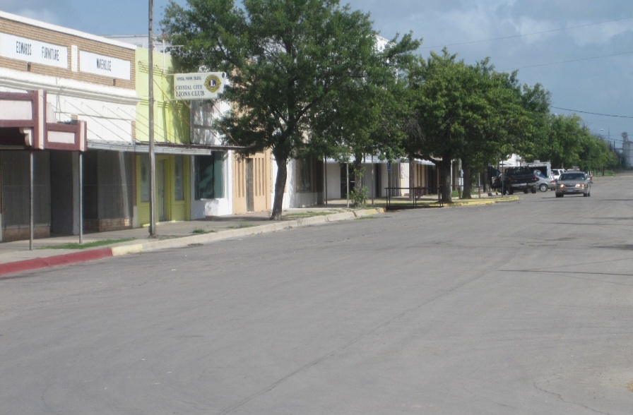 A estátua do Popeye em Crystal City, Texas, está lá porque a cidade é conhecida como a Capital Mundial do Espinafre. Esse título está intimamente ligado à importância histórica de Crystal City na produção de espinafre nos Estados Unidos