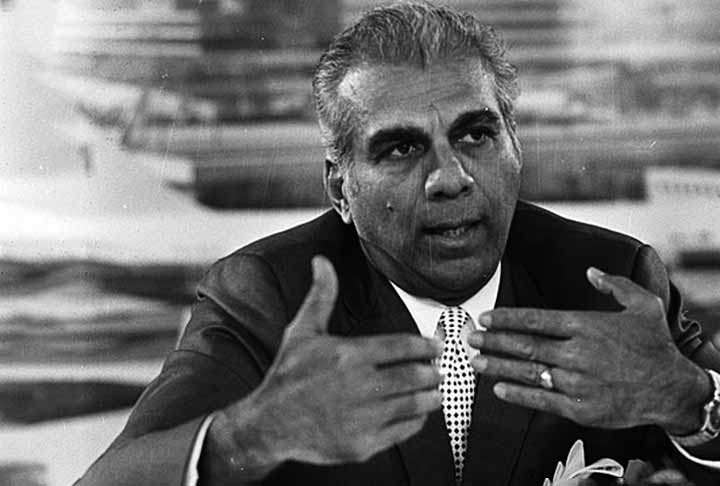 Co-fundador do Partido Popular Progressista (PPP) e primeiro-ministro do país, ele desempenhou um papel crucial na luta pela autonomia e pela independência. Seu trabalho e liderança ajudaram a moldar o desenvolvimento político e social da Guiana após a independência em 1966