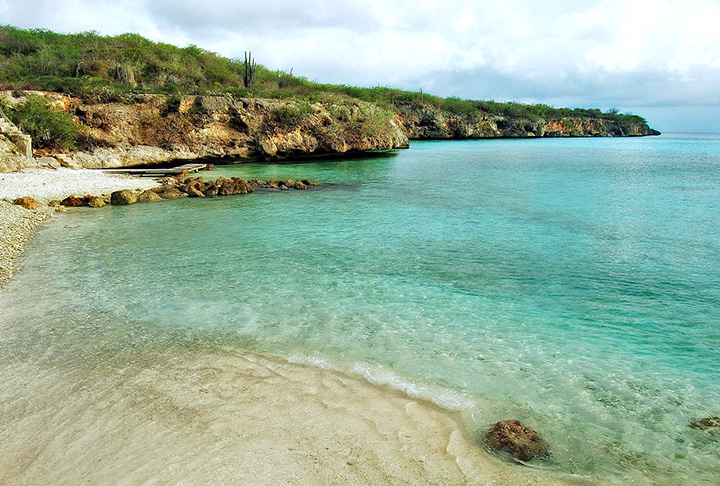 Antilhas, Caribe: Indo da Flórida à Venezuela, o Arquipélago das Antilhas é um paraíso caribenho composto por diversas ilhas, cada uma com sua própria beleza e personalidade. É o destino perfeito para os amantes de sol e do mar.
