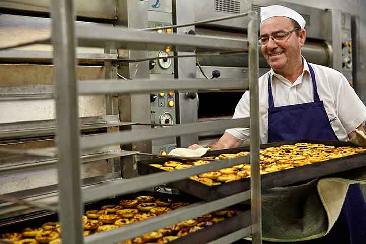 Contudo, como você já pôde perceber, a beleza da região, a suntuosidade do Mosteiro, da Igreja e da Torre de Belém, já naquela época, atraia turistas para o local.