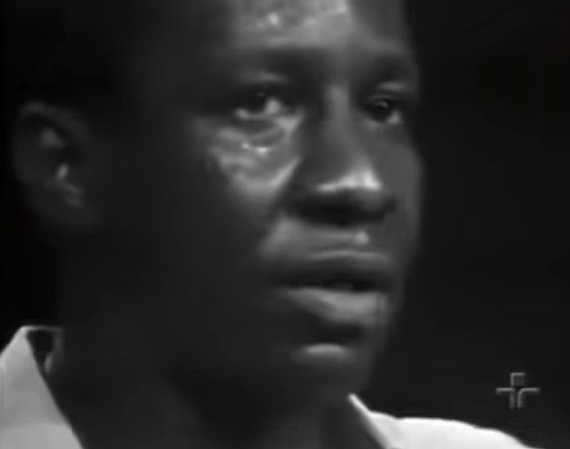 Nessa mesma época, começou a se interessar pela música, sobretudo o samba, ao demonstrar seu talento tocando reco-reco no grupo musical Os Modernos do Samba. Tempos depois integrou o famoso grupo musical “Os Originais do Samba”, com várias músicas de sucesso.