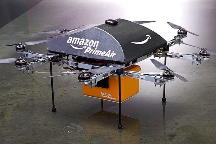 Empresas como a Amazon estão experimentando o uso de drones para entregas rápidas de mercadorias. Esse tipo de serviço ainda está em fase de desenvolvimento, mas promete revolucionar o comércio eletrônico e a logística.