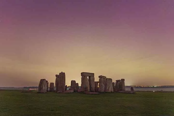 Eles procuram entender se o Stonehenge e potencialmente outros monumentos megalíticos ao redor do mundo também se alinham com a Lua.