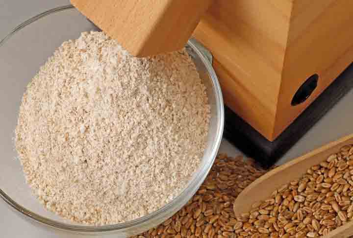 Farinha de trigo integral- Uma alternativa saudável à farinha branca, rica em fibras e nutrientes. A cada 100 gramas possui 340 calorias. Pode ser usada no preparo de pães, bolos, salgados, muffins, tortas e cupcakes, com cautela nos preparos, pois retém muito os líquidos.