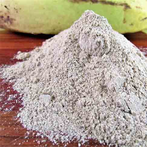 Farinha de banana-verde- É rico em amidos saudáveis que ajudam a regular o intestino e atenuar a diabetes. A cada 100 gramas possui 288 calorias. É adicionada a tortas, bolos, granolas caseiras, vitaminas e iogurtes.
