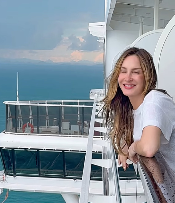 A atriz definiu o novo projeto como o espetáculo que celebra suas raízes, sua história e a diversidade musical, com figurino e estética energizantes.