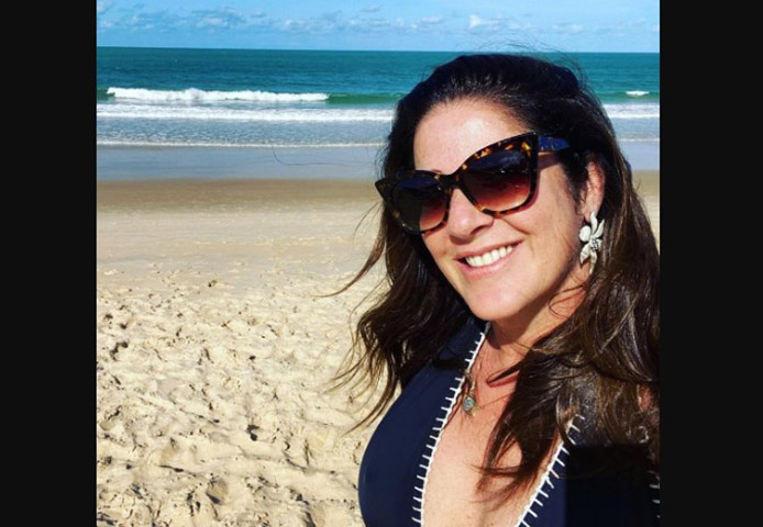 A jornalista é carioca e se formou na PUC-RIO, uma das instituições mais respeitadas do Brasil. Ela ingressou na Rede Globo em 1996, pouco após se formar. 