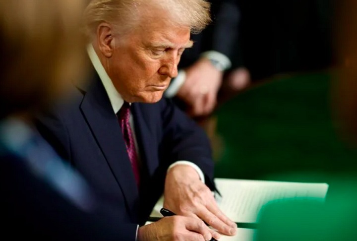 No primeiro dia de seu segundo mandato, Trump já assinou uma série de decretos que tem gerado controvérsia no mundo inteiro; veja os principais!