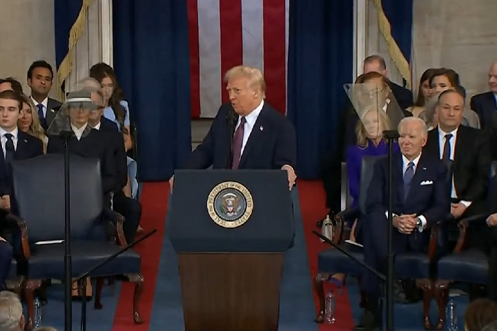 Além disso, ordenou a investigação de atividades governamentais dos últimos quatro anos que possam ter violado os direitos protegidos pela Constituição dos Estados Unidos.