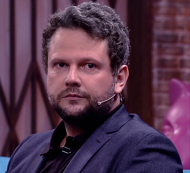 “Nossa fase do game. Sendo feliz e me divertindo fazendo o que amo de outro jeito, em outra língua, em outro continente”, escreveu Selton Mello nas redes sociais. O filme tem previsão para estrear nos cinemas no Natal deste ano. 
