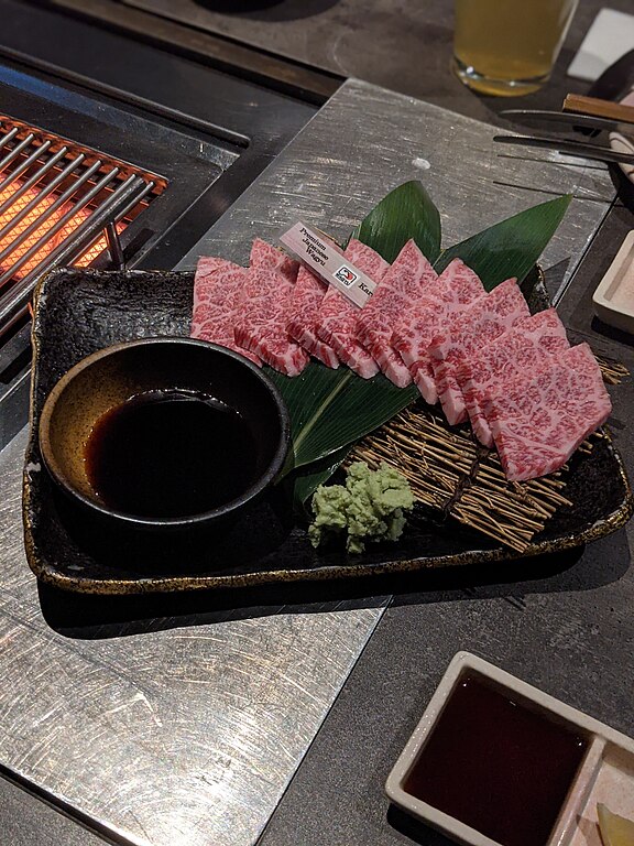 Nesse aspecto, o Atum Azul lembra até mesmo o Wagyu japonês, famoso pelo seu alto valor, que ostenta o primeiro lugar no pódio de carne bovina mais cara do mundo.
