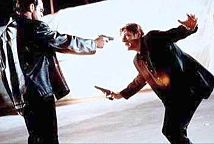 Airborne: Ameaça Letal (1998) - Dave Toombs, morto a tiros.