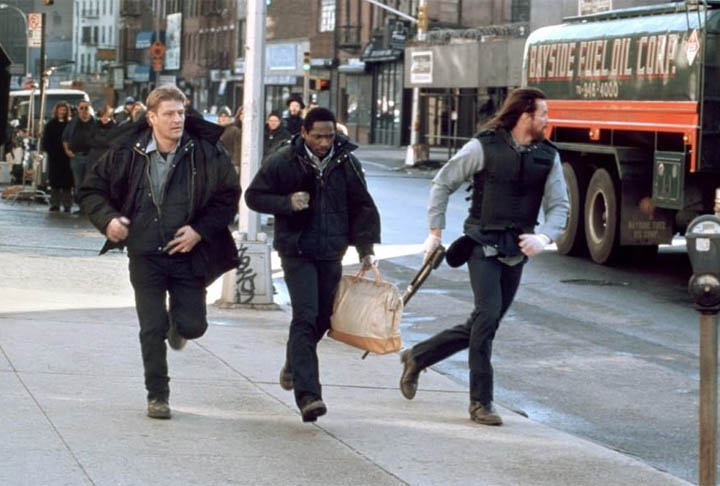 Refém do Silêncio (2001) - Patrick Koster, morto soterrado.