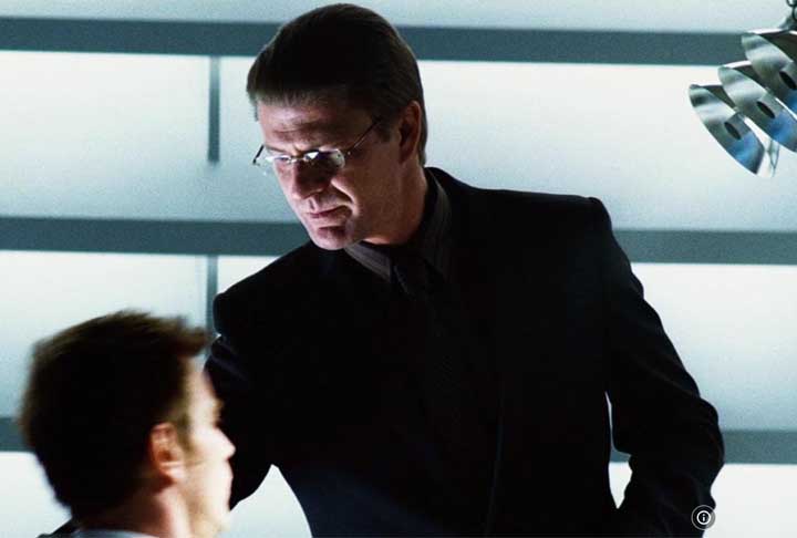 A Ilha (2005) - Dr. Bernard Merrick, morto enforcado por uma corda.