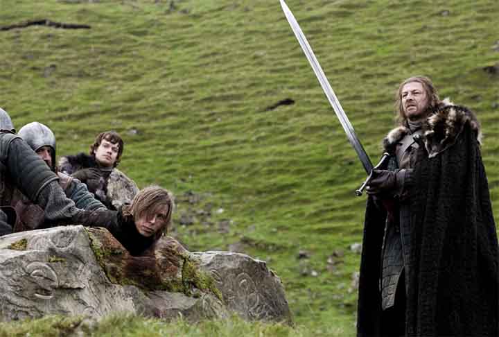 Game of Thrones (2011-2019) - Lord Eddard Stark, morto decapitado.