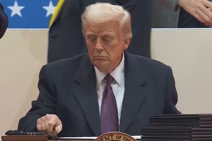 Nas redes sociais, Trump esbravejou contra o discurso da líder religiosa, criticando suas palavras e declarando que ela deveria pedir desculpas. 
