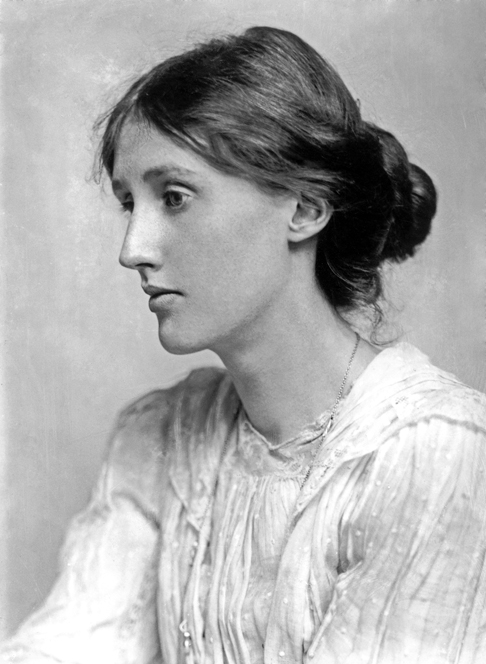 A escritora inglesa Virginia Woolf, conhecida por sua obra literária e seus ensaios feministas, também terá algumas de suas obras, como o ensaio Um Teto Todo Seu, liberadas em 2025. Publicado em 1929, esse trabalho sobre a liberdade da mulher e as questões de gênero na literatura é considerado um marco na história do feminismo e será agora acessível para adaptação, tradução e outras formas de uso.