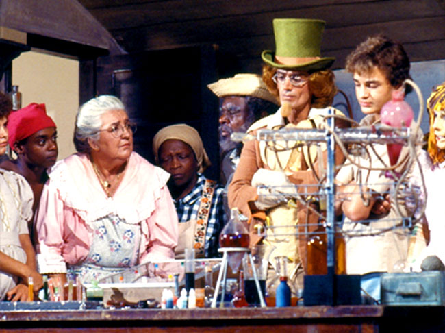 Esse período de exclusividade é o que garante aos autores o controle sobre o uso de suas criações e a remuneração por elas. Com a entrada de uma obra no domínio público, ela pode ser utilizada livremente por qualquer pessoa para reprodução, adaptação, comercialização ou qualquer outra forma de utilização.