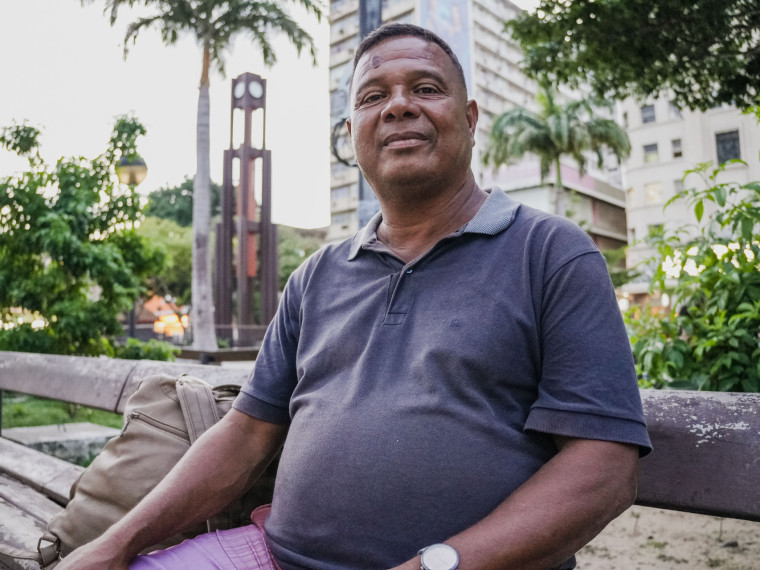 Venezuelano Armando Fajardo, 54, vive há seis meses na Praça do Ferreira