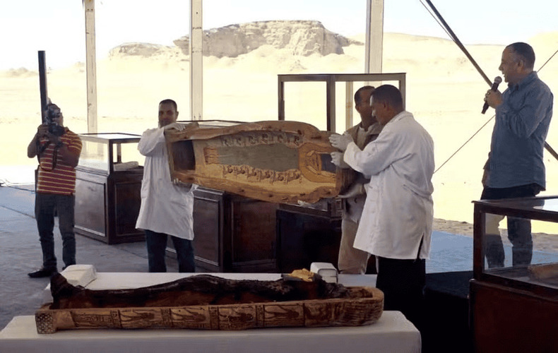 A descoberta aconteceu num cemitério de 3.500 anos em Minya. Os pesquisadores acreditam que a múmia seja de Tadi Ist, filha do Sumo Sacerdote de Djehouti em Ashmunein. Ele fez parte do Novo Reino que vigorou no período de 1550 a.C a 1069 .C