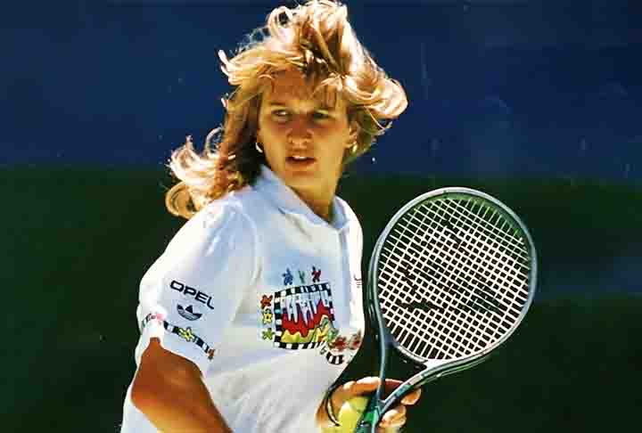 Ela conquistou 22 títulos de Grand Slam e a medalha de ouro nos Jogos Olímpicos de Verão, em 1988 de Seul, na Coreia do Sul.