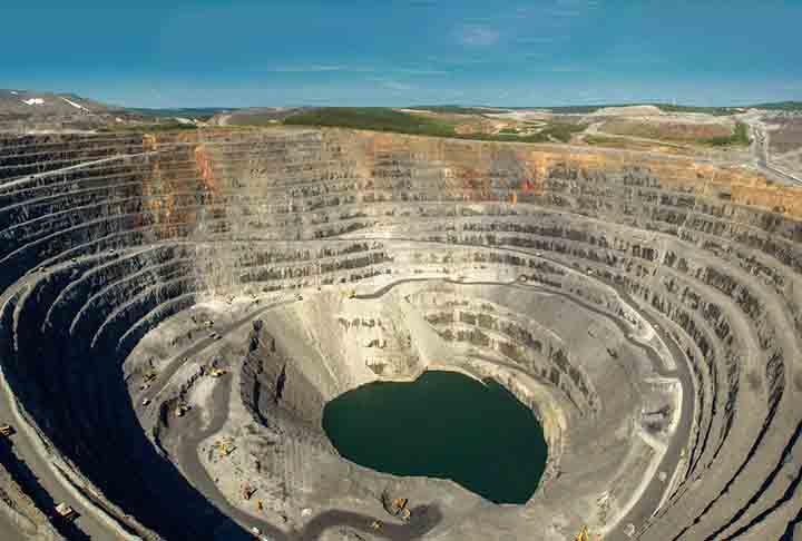 Na era da tokenização, com a aposta em imóveis como investimento, outro setor também mostra qualidade para gerar lucro atrelado a esse sistema: a mineração. A mina de ouro é um negócio global, explorado por países e empresas. 