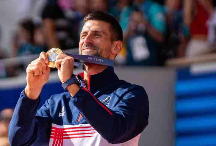 Aos 37 anos, Djokovic se tornou o tenista mais velho a conquistar o ouro em Olimpíadas desde o retorno do tênis ao programa, em Seul 1988. Na carreira, ele venceu 10 vezes o torneio Australian Open, 7 Wimbledon, 4 US Open, 3 Roland Garros e uma medalha de ouro em Roland Garros.