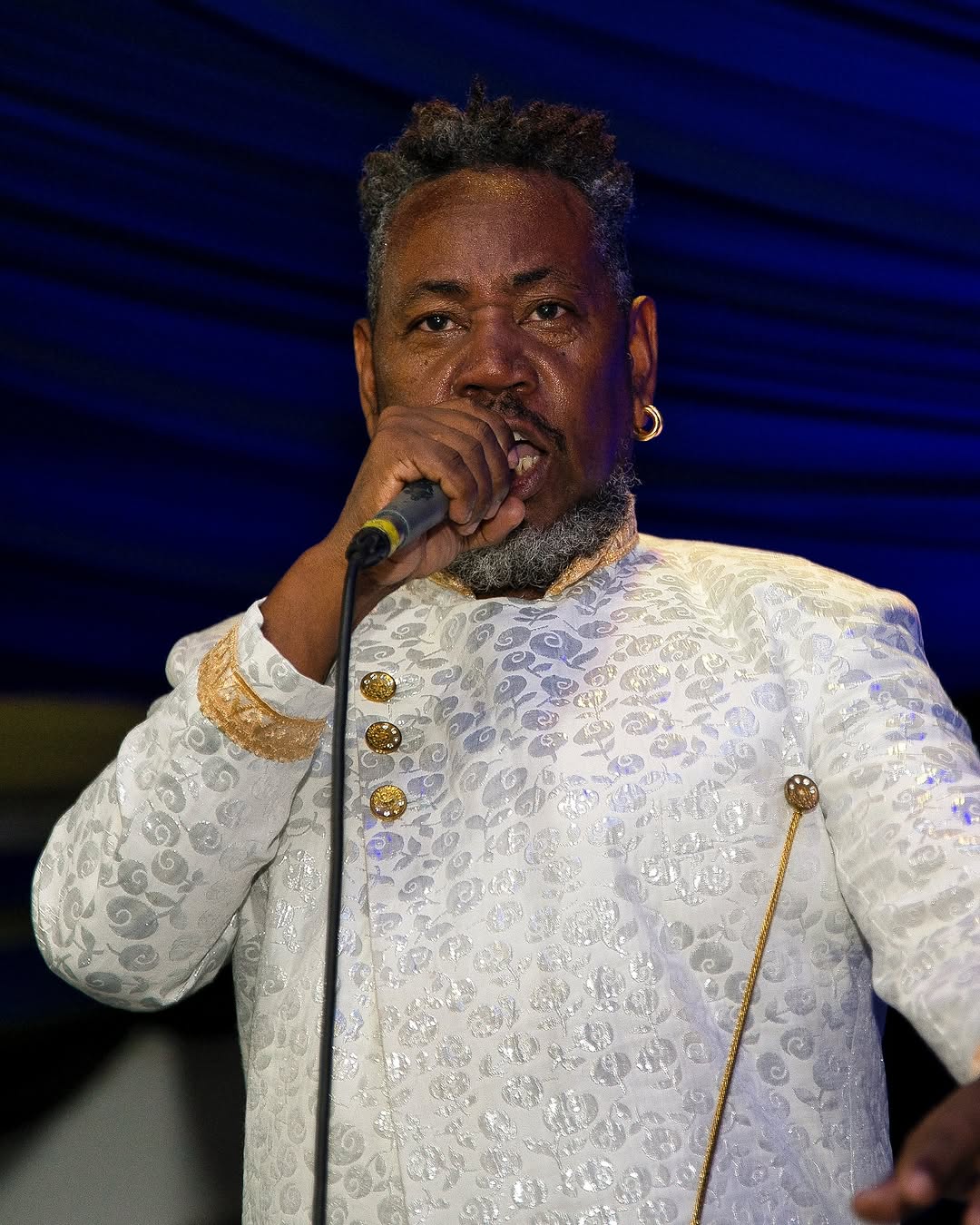 O intérprete irá para seu segundo ano consecutivo à frente do microfone da Paraíso do Tuiuti e busca seu primeiro título e primeiro Estandarte de Ouro. 