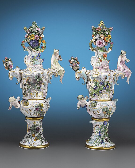 Hoje, a porcelana é reconhecida como um patrimônio cultural e histórico, celebrada em museus e como uma forma de produção de artesanato global.

