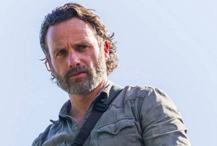 A história se passa em um Estados Unidos dominado por zumbis e segue um grupo de sobreviventes liderados por Rick Grimes, interpretado por Andrew Lincoln, um ex-policial.