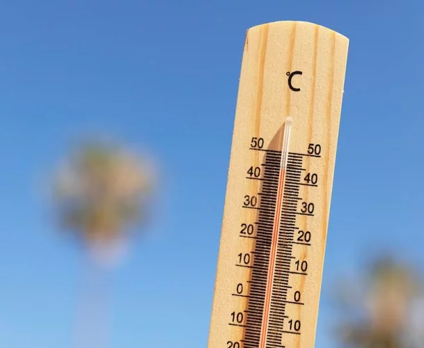 Cada vez que volta o calorão, as redes sociais divulgam  ideias para  refrescar sem gastar muito. Afinal, ar-condicionado custa caro na conta de luz. 
