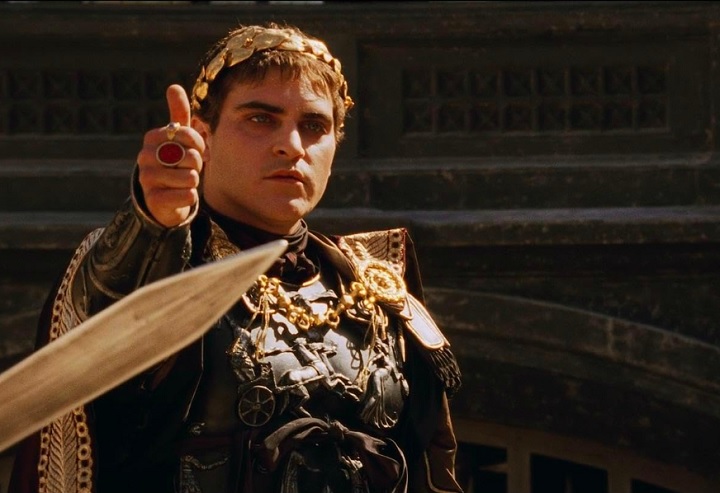 Embora seu talento tenha chamado a atenção em papéis pequenos na TV e em filmes menores, foi com Gladiador (2000) que o ator ganhou reconhecimento global.