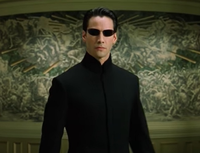 Quem ficou com o célebre papel foi Keanu Reeves. Por meio dessa obra de ficção científica, o artista se consagrou em Hollywood. Além disso, o filme arrecadou mais de US$ 467 milhões na época do seu lançamento e se transformou em uma franquia de sucesso.  