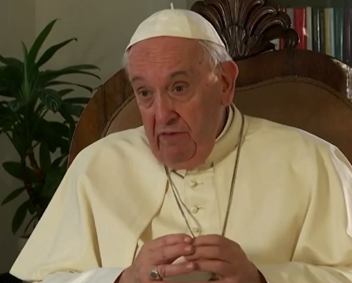 Em uma decisão histórica, em dezembro de 2023, Francisco autorizou que casais do mesmo sexo pudessem receber a bênção nas igrejas católicas.