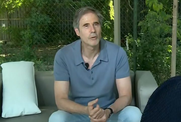 Além de Central do Brasil, Walter Salles dirigiu os elogiados Terra Estrangeira (1995), Abril Despedaçado (2001), com Rodrigo Santoro, Diários de Motocicleta (2004) e Paris, Te Amo (2006). 