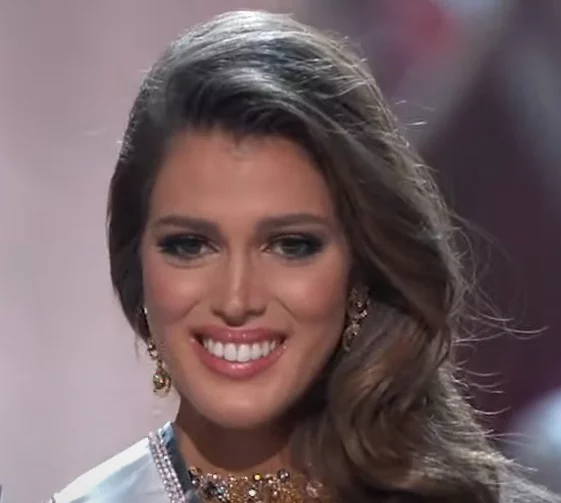 Vencedora da edição de 2016: Iris Mittenaere - País: França - 23 anos quando ganhou o concurso